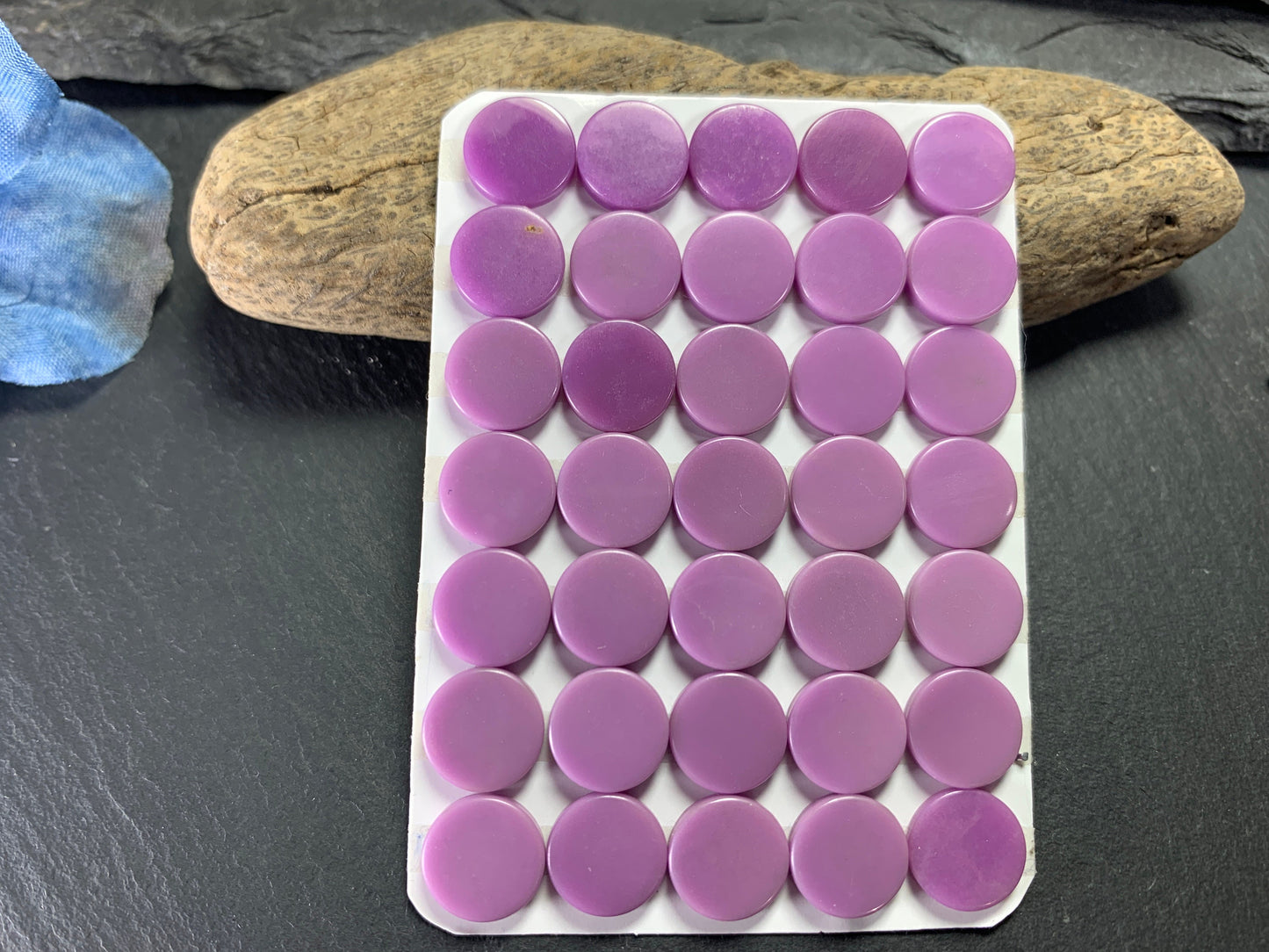 Flat Phosphosiderite round 8, 10, 12mm Cabochon - Calibrated cabochons