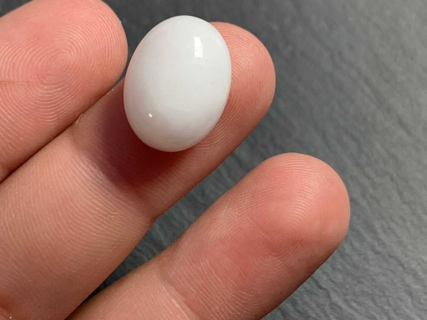 White Quartzite oval 12x16mm cabochon - Calibrated cabochons