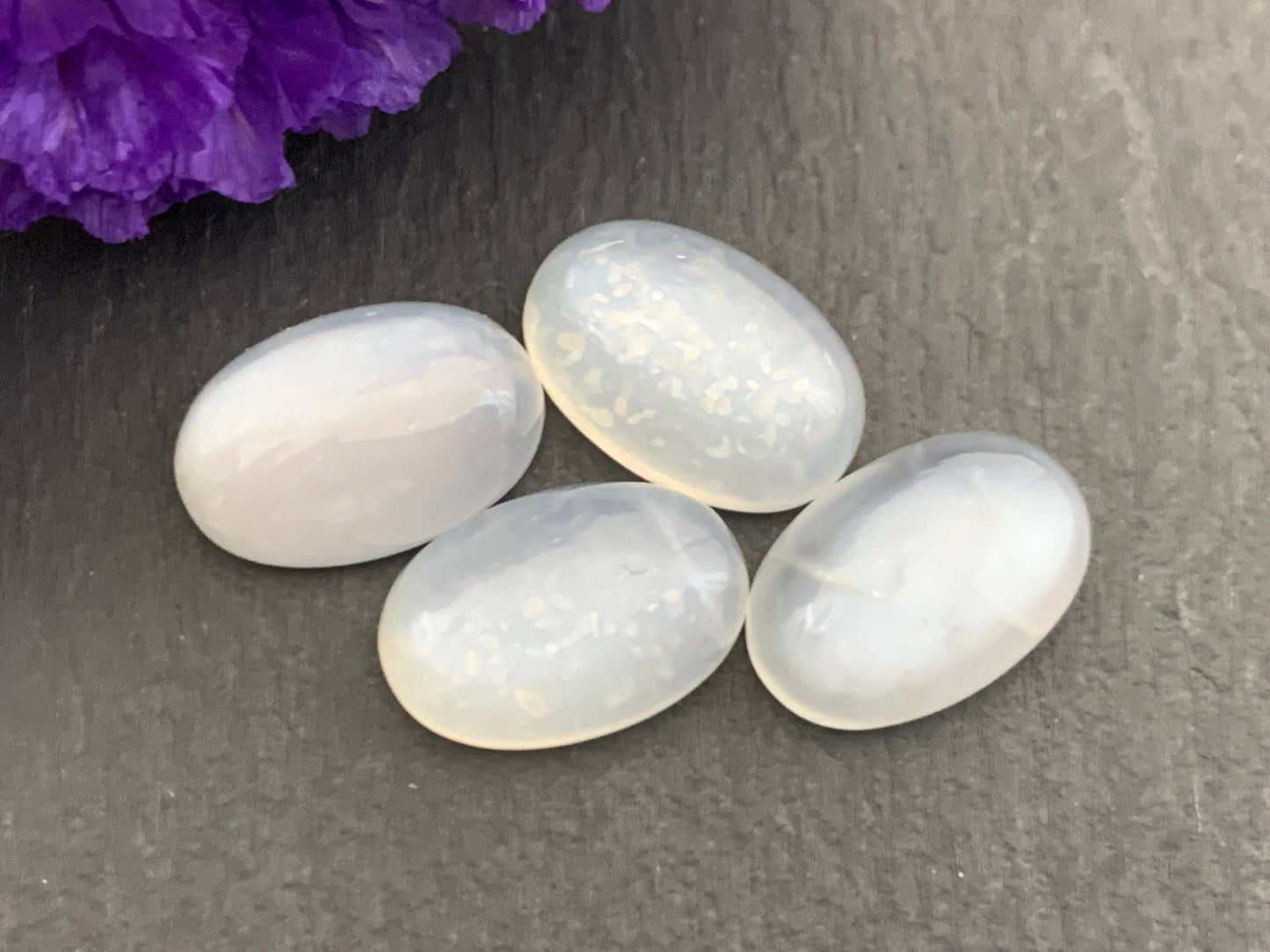 White Moonstone oval 8x12mm cabochon - Calibrated cabochons