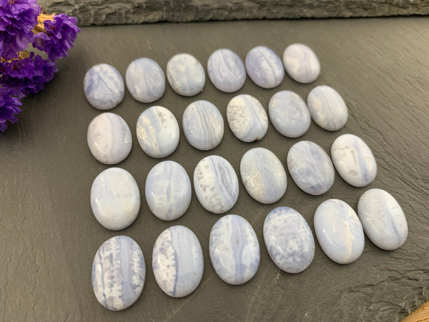 Blue Lace Agate oval 13x18mm cabochon - Calibrated cabochons