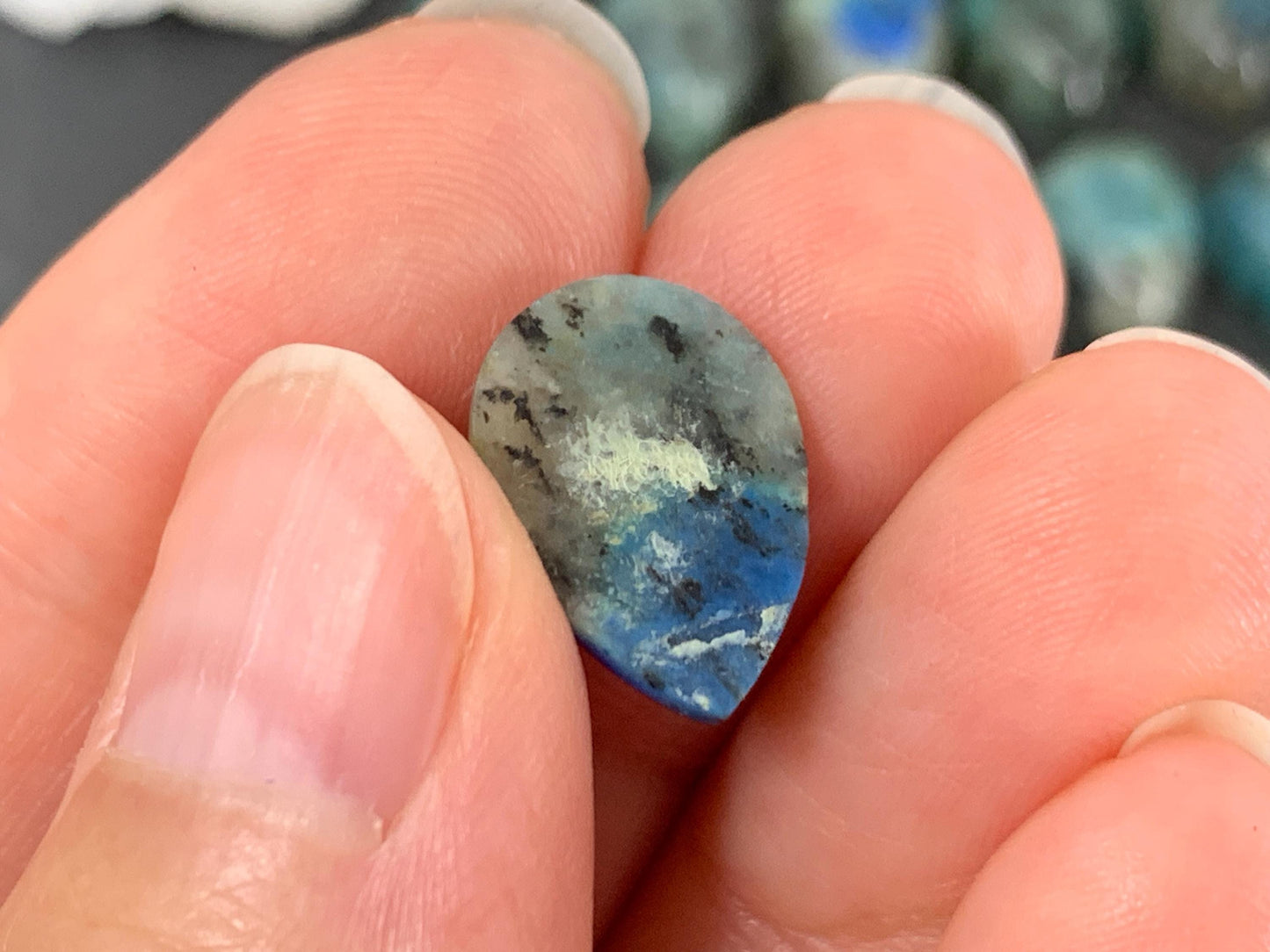 Azurite in Granite round 10mm cabochon - Calibrated cabochons.