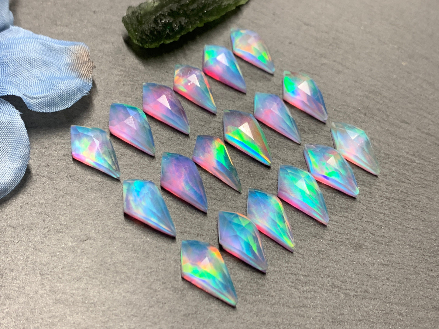 Faceted Aurora Opal kite 8x16mm cabochon - Doublet cabochons