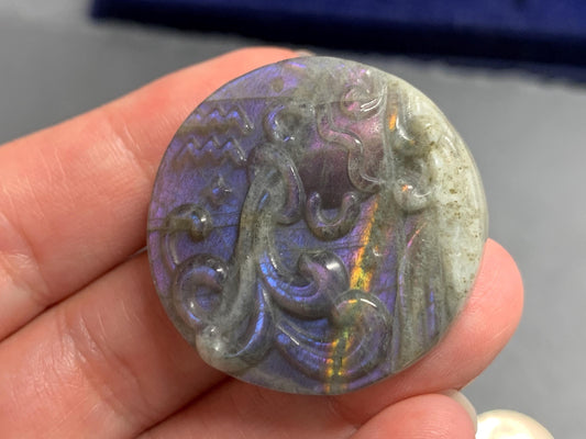 Aquarius Purple Labradorite Signs - Zodiac Constellations Carving