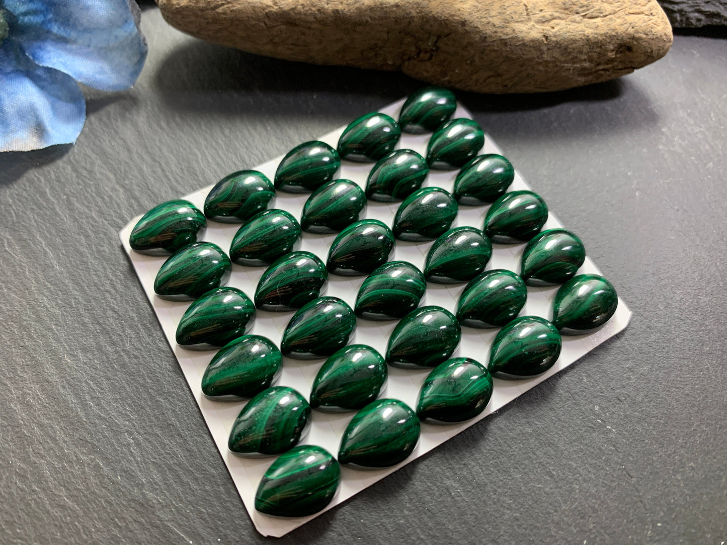 Malachite pear 10x14mm cabochon - Calibrated cabochons