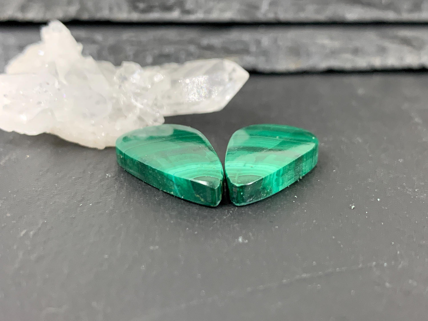 Malachite pear 13x25x4mm cabochon pair
