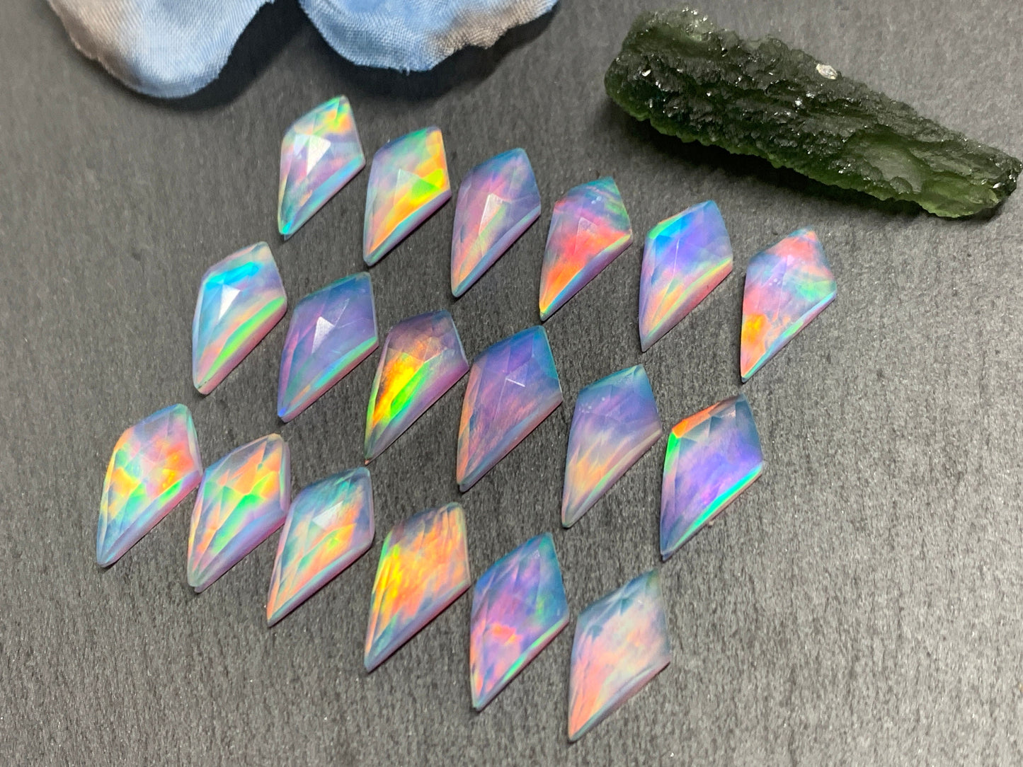 Faceted Aurora Opal kite 8x16mm cabochon - Doublet cabochons