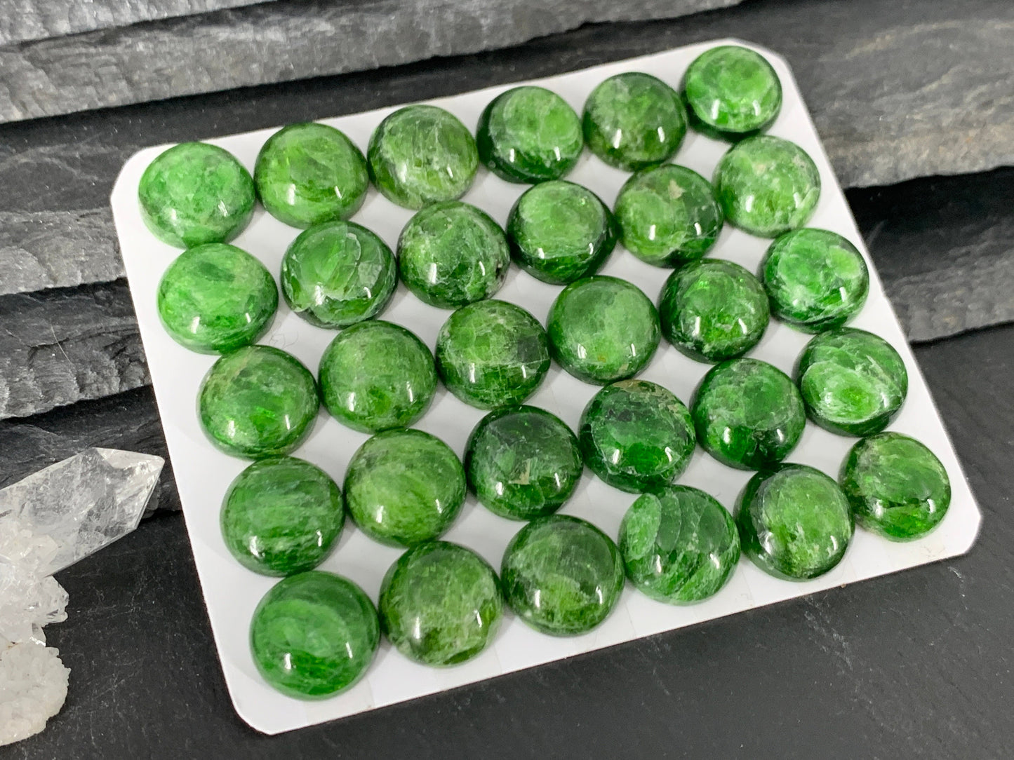 Chrome Diopside round 12mm cabochon - Calibrated cabochons