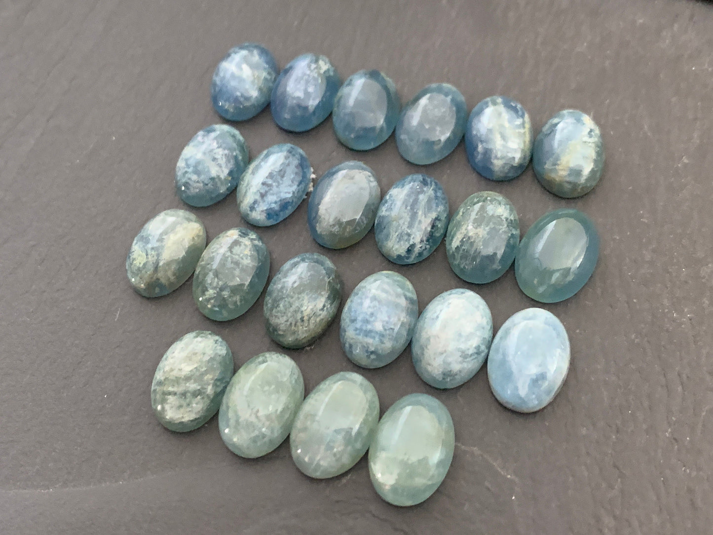 Aquamarine oval 10x14mm cabochon - Calibrated cabochons