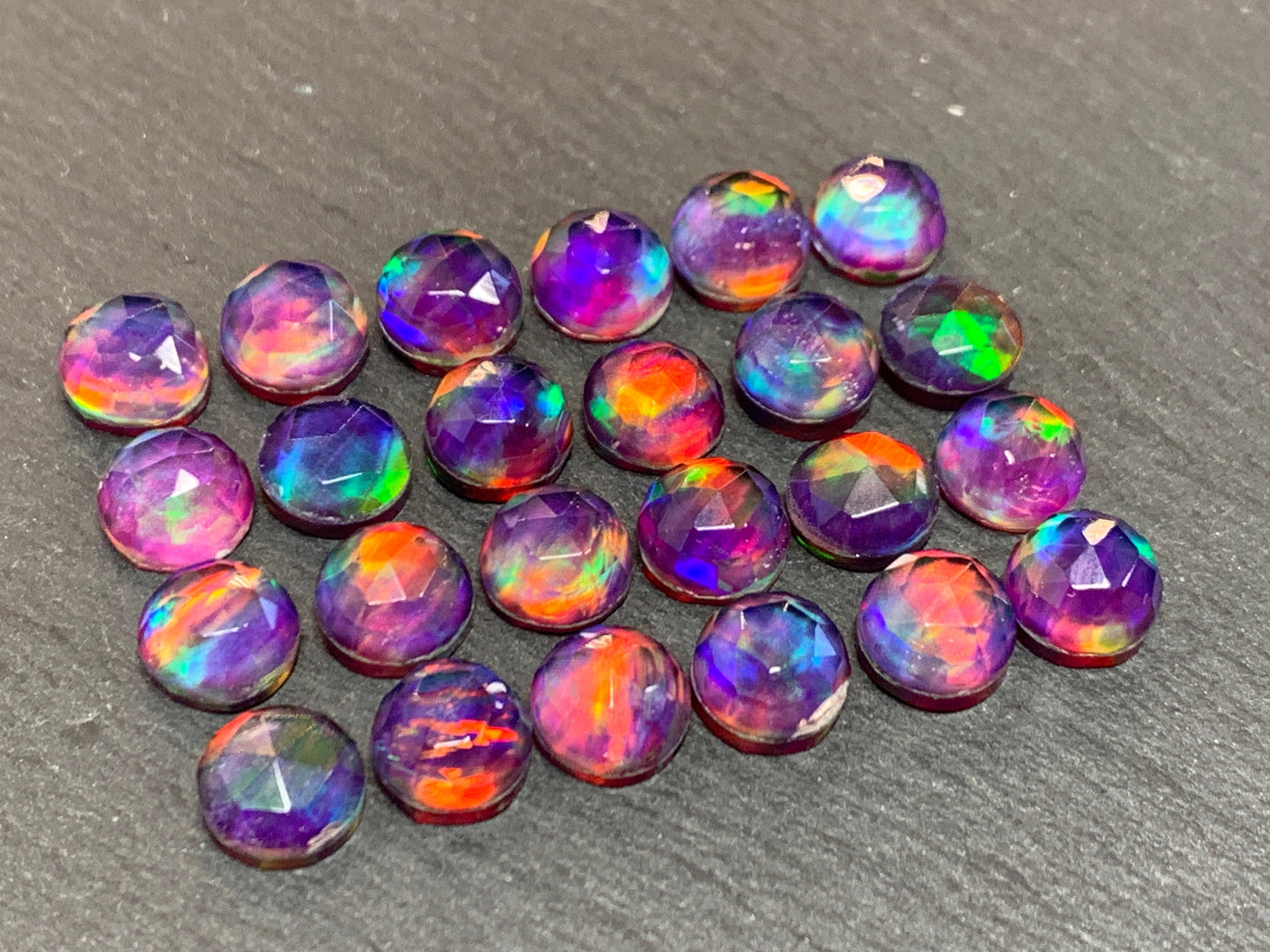 Aurora Opal round 8mm cabochon - Doublet cabochons