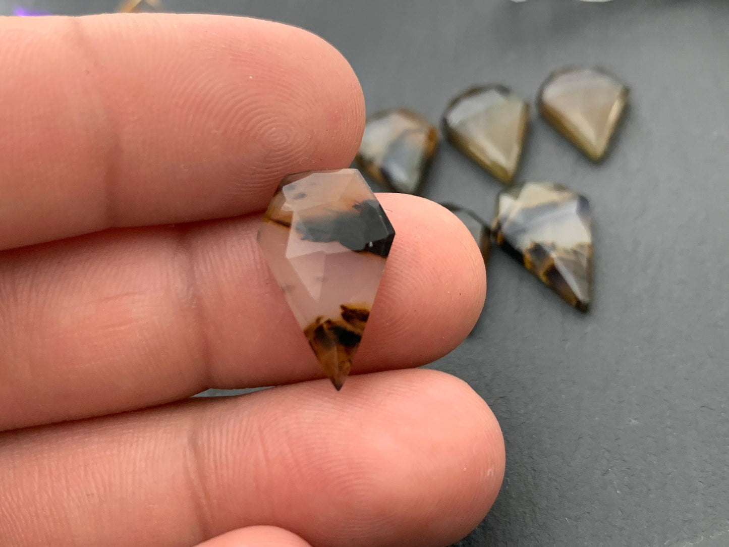 Faceted Montana Agate shield 16-17mm long cabochon