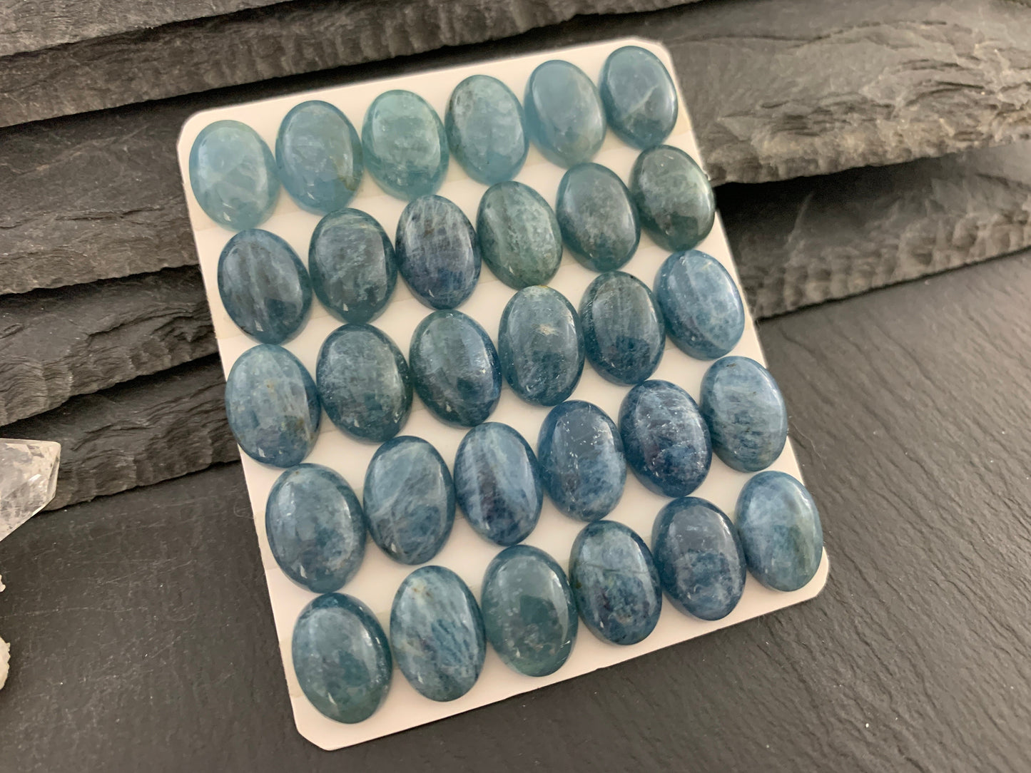 Aquamarine oval 10x14mm cabochon - Calibrated cabochons