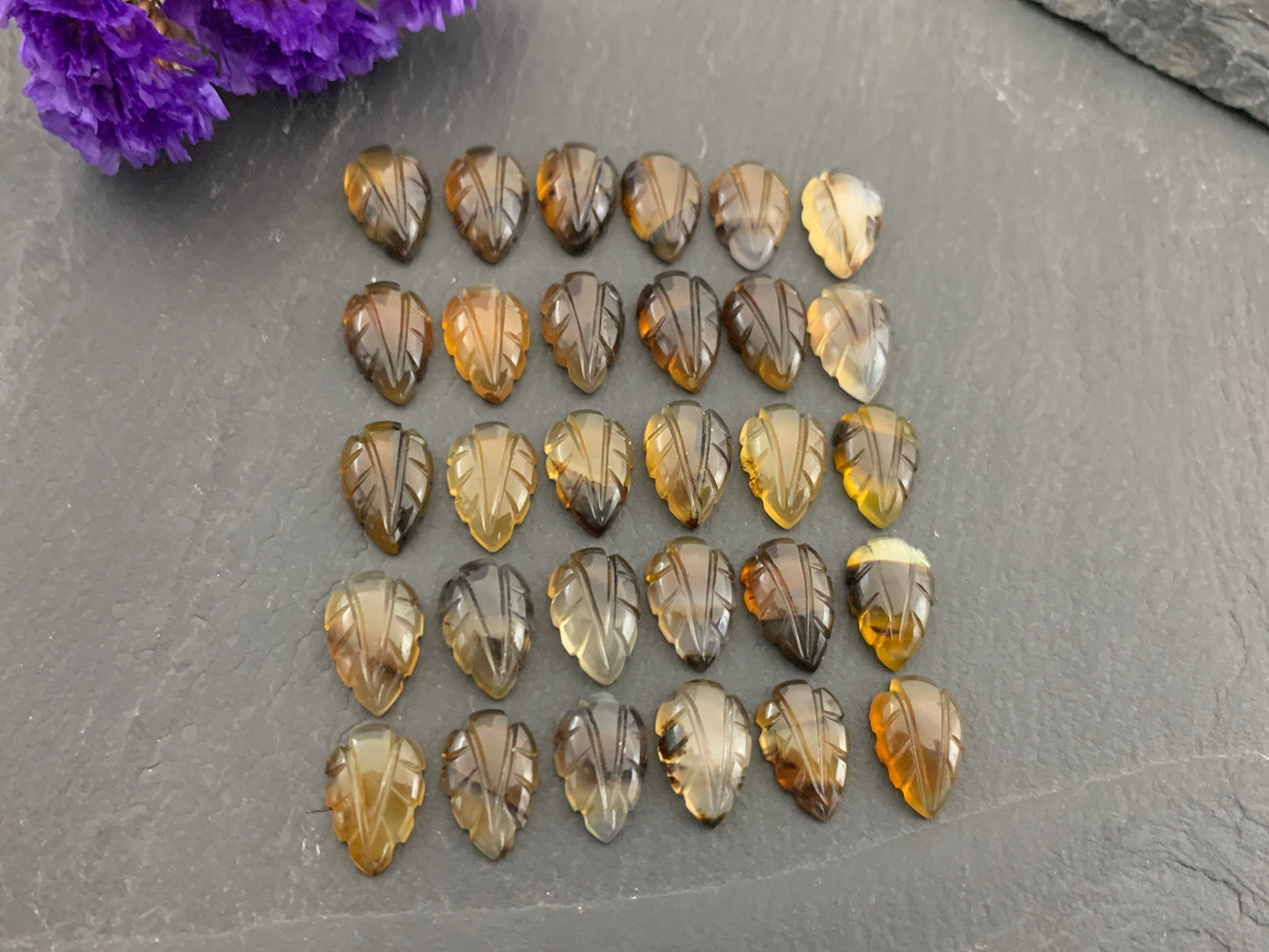 Montana Agate leaf 8x12mm cabochon
