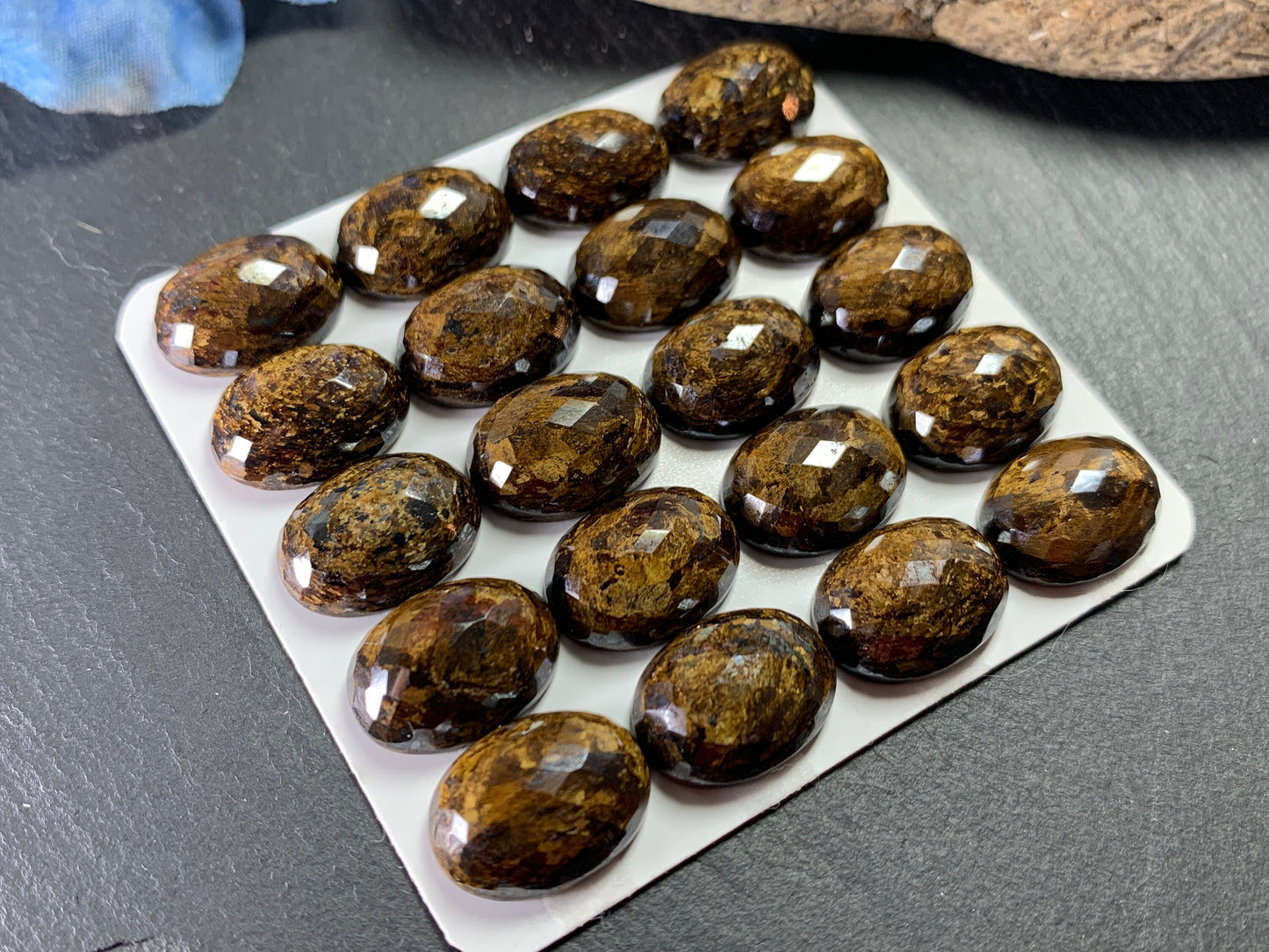 Faceted Bronzite oval 12x16mm cabochon - Calibrated cabochons