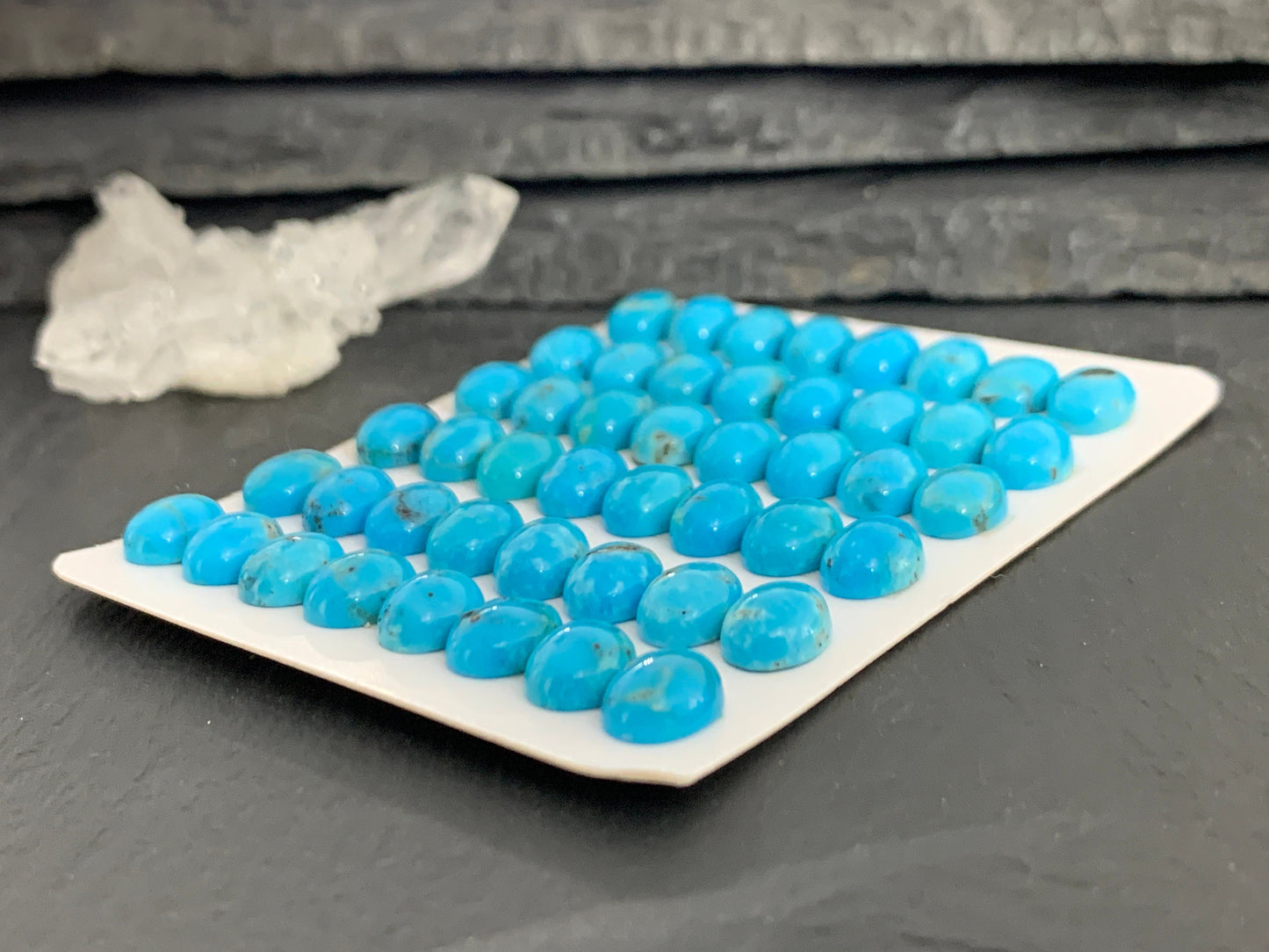 Kingman Blue Turquoise oval 6x8mm cabochon - Calibrated cabochons