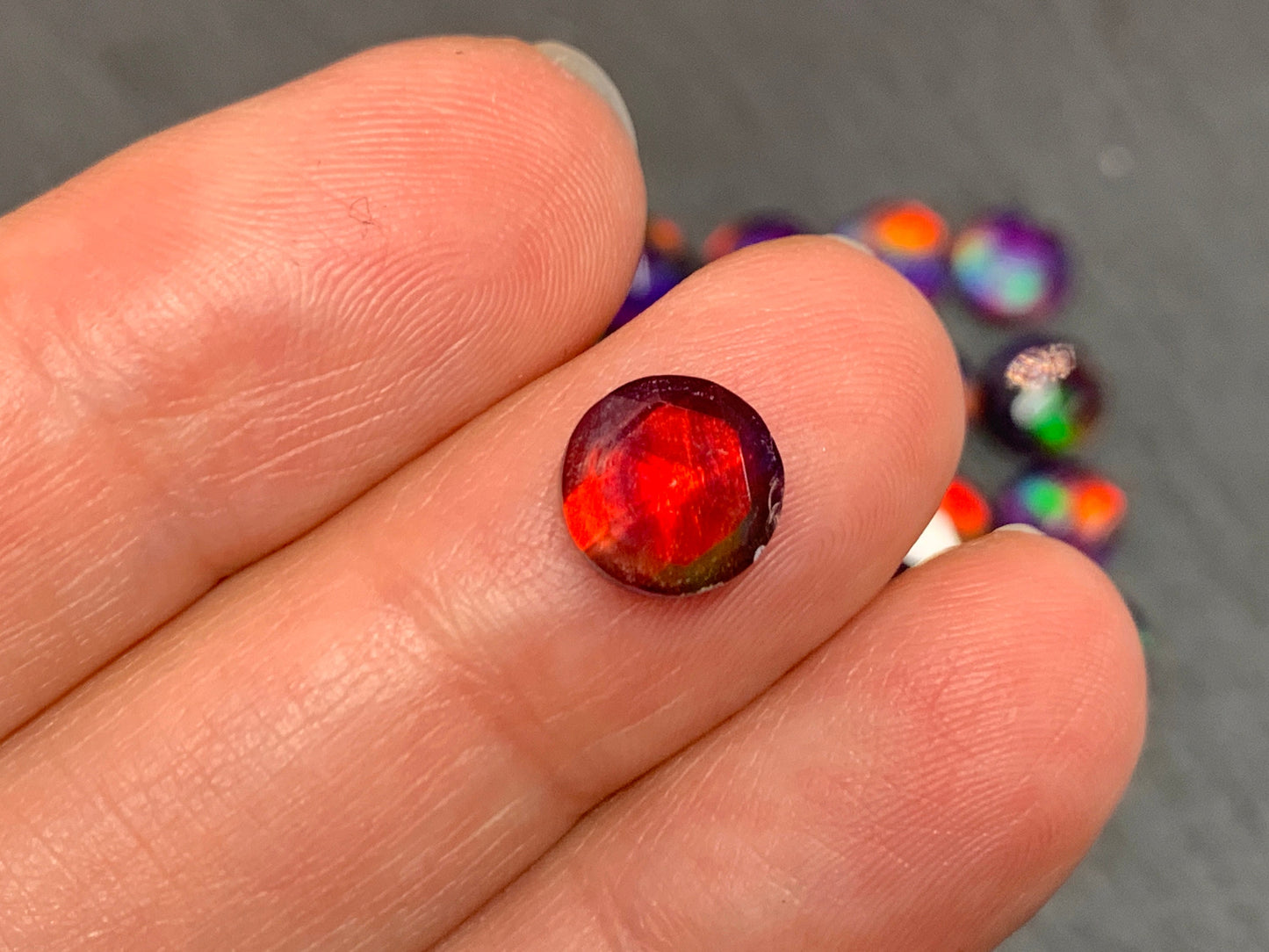 Aurora Opal round 8mm cabochon - Doublet cabochons