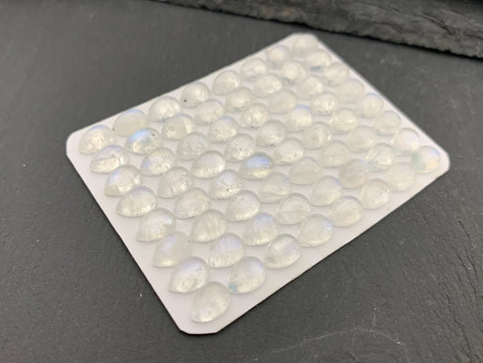 Rainbow Moonstone pear 6x8mm cabochon - Calibrated cabochons