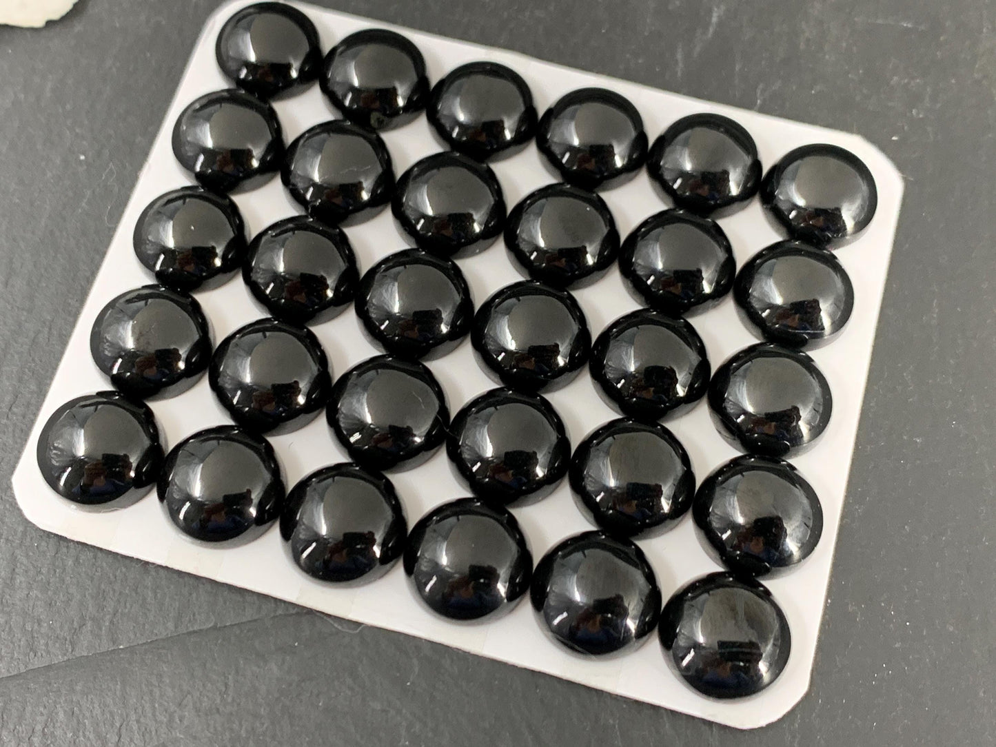 Black Spinel round 12mm cabochon - Calibrated cabochons