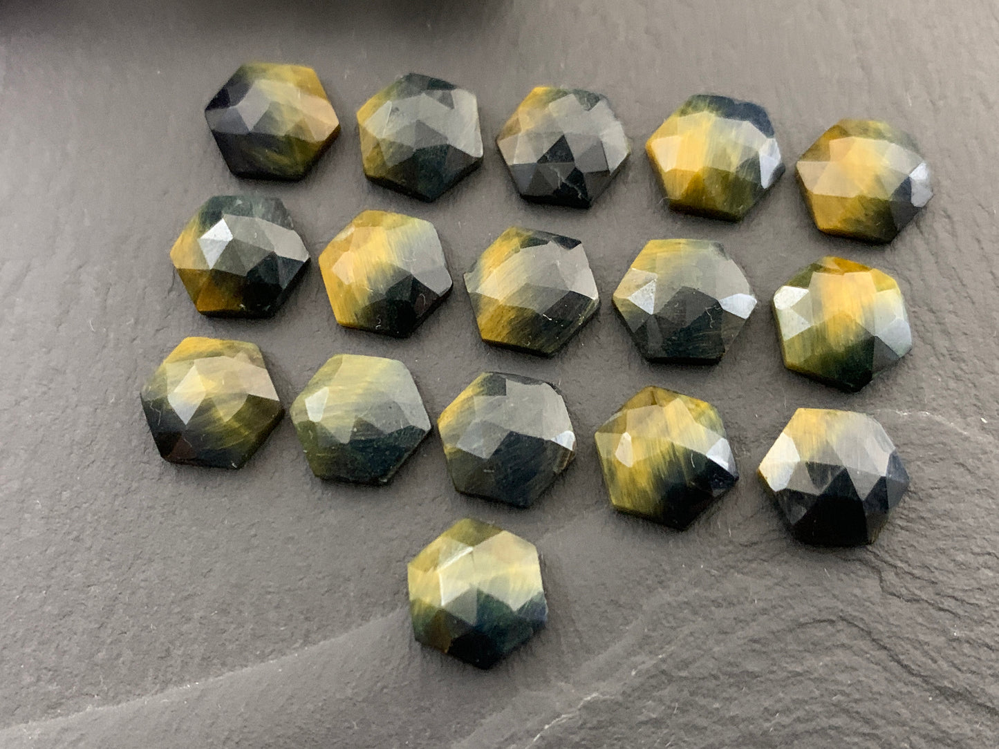 Faceted Tiger Eye hexagon 10mm cabochon - Calibrated cabochons