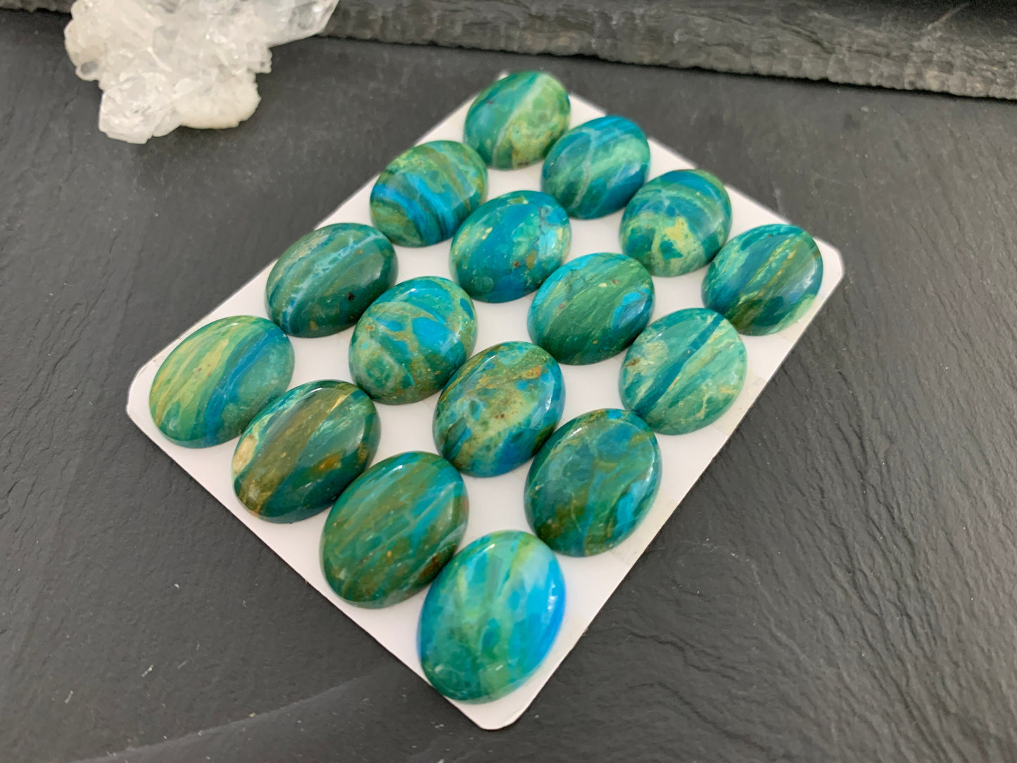 Opaline oval 15x20mm cabochon - Calibrated cabochons-
