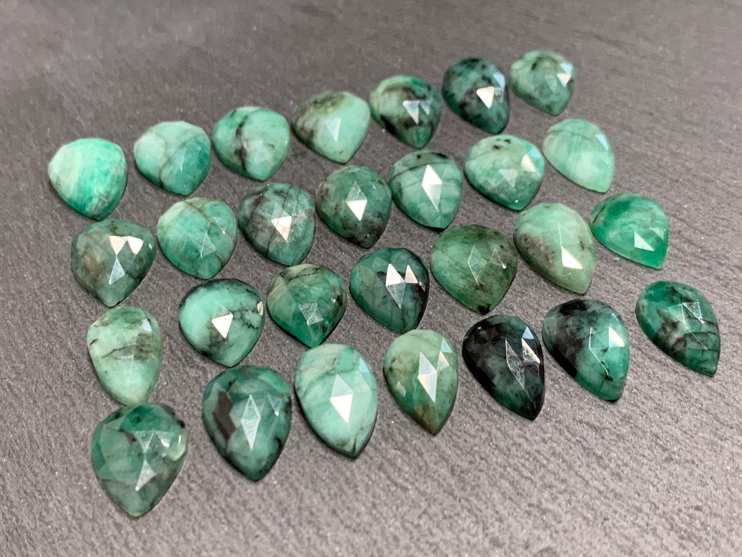 Emerald Faceted pear 12-14mm cabochon