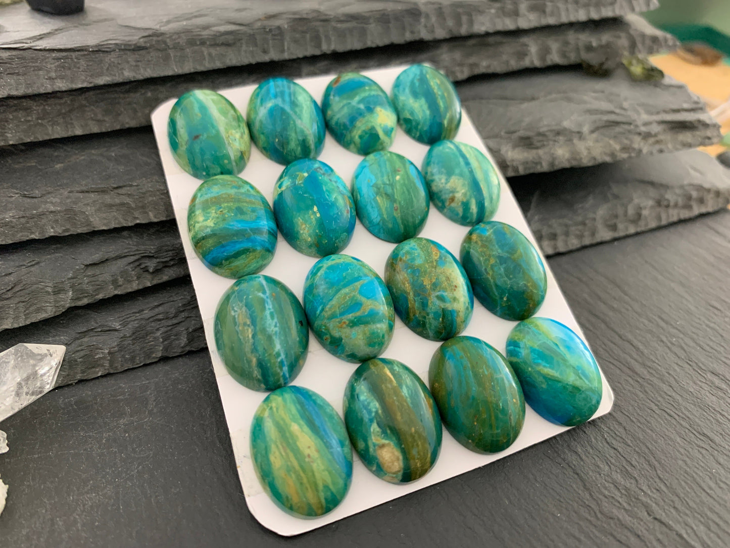 Opaline oval 15x20mm cabochon - Calibrated cabochons-