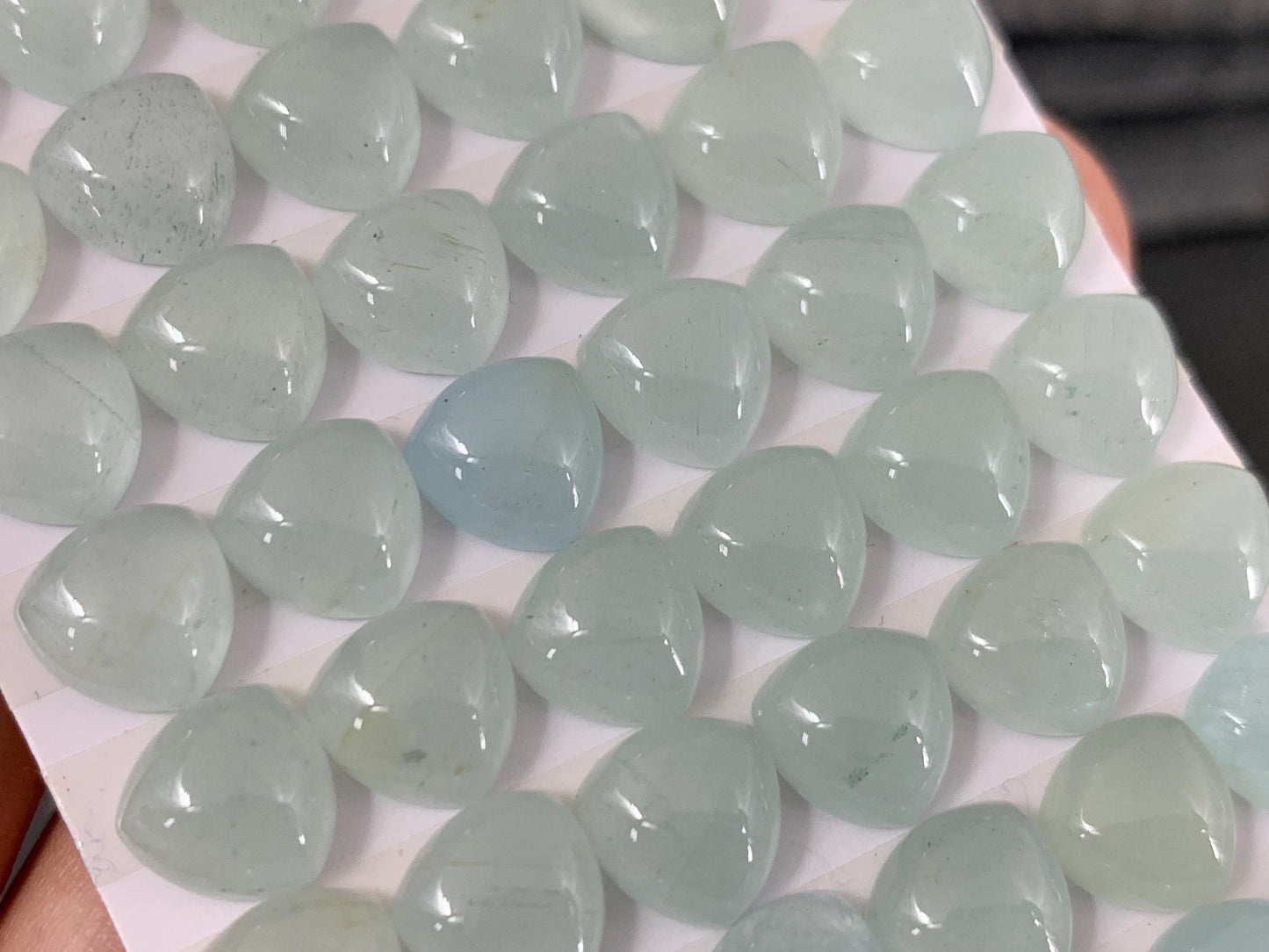 Aquamarine curved triangle 8mm cabochon - Calibrated cabochons