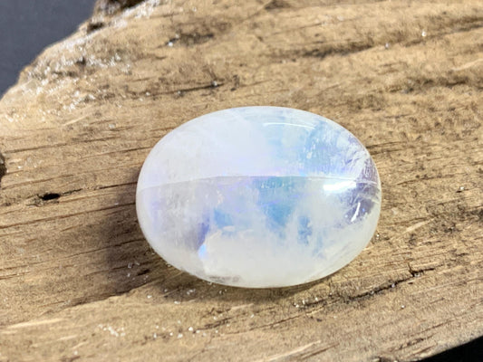 Rainbow Moonstone oval 20x15x8mm cabochon