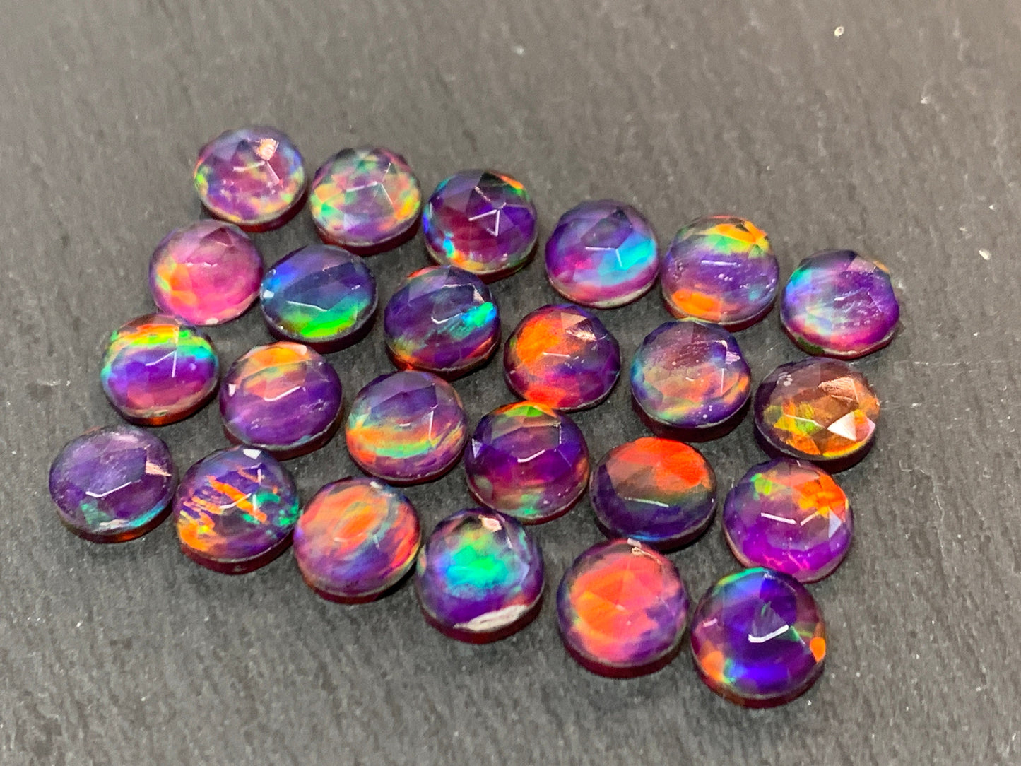 Aurora Opal round 8mm cabochon - Doublet cabochons