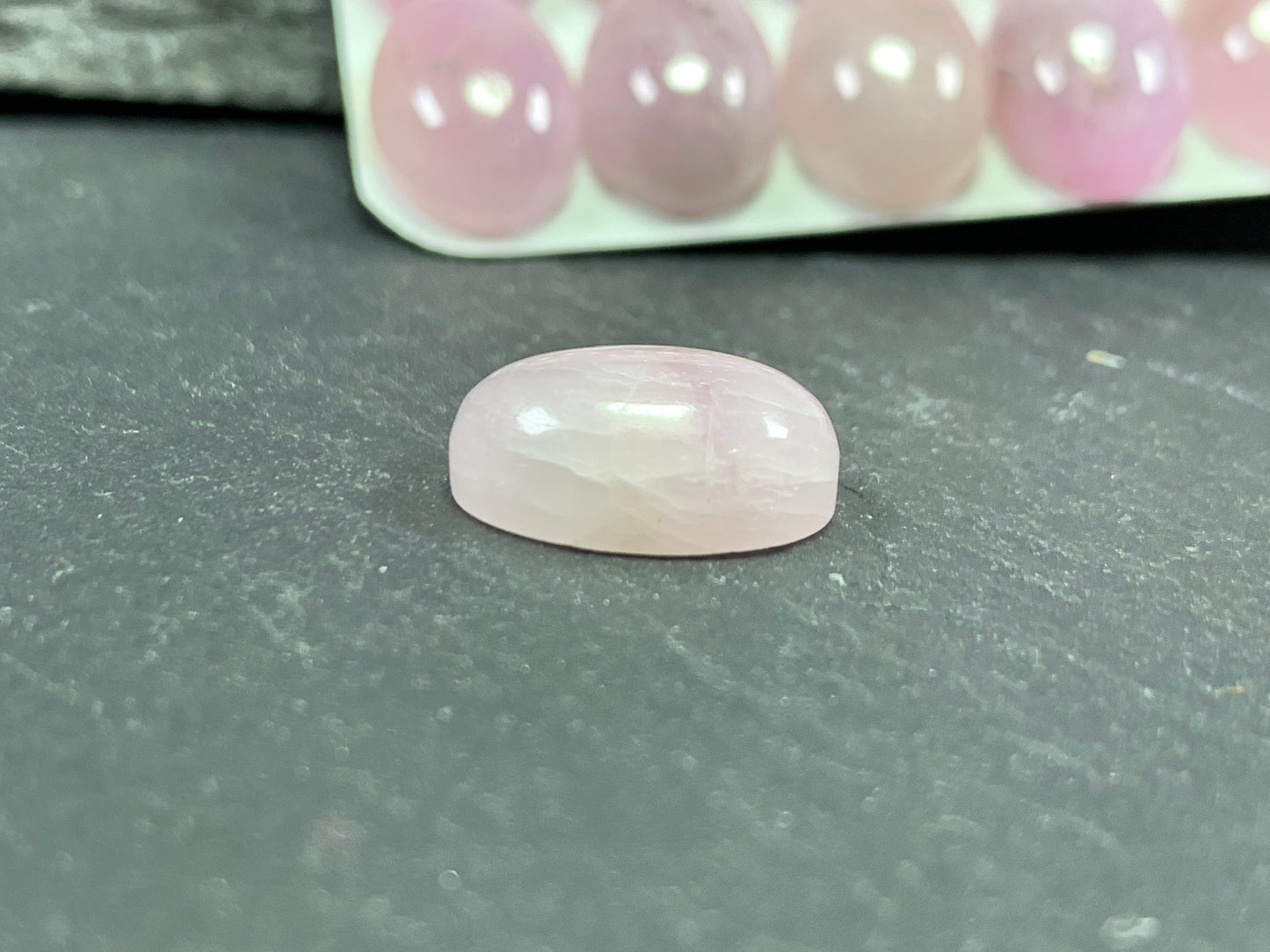Kunzite oval 10x14mm cabochon - Calibrated. cabochons