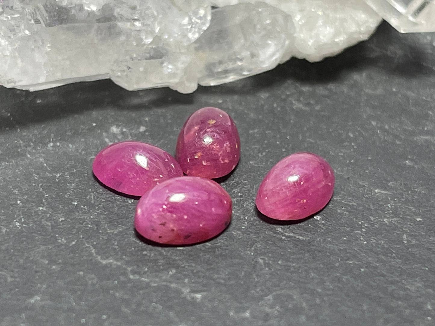 Ruby oval 4x6mm cabochon