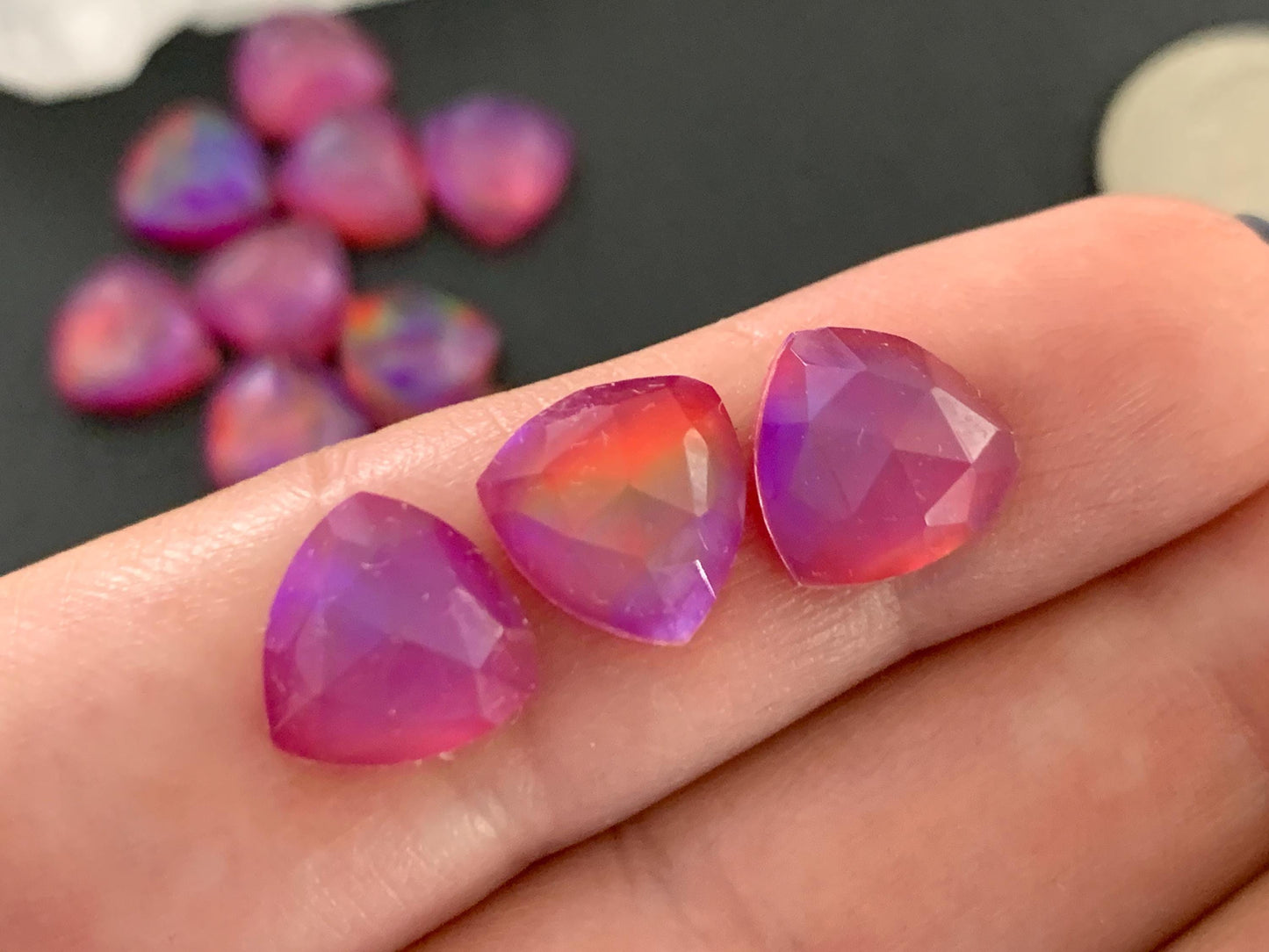 Faceted Aurora Opal trillion 10mm cabochon - Doublet cabochons