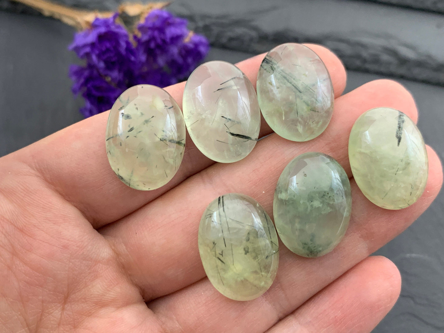 Prehnite oval 15x20mm Cabochon - Calibrated cabochons