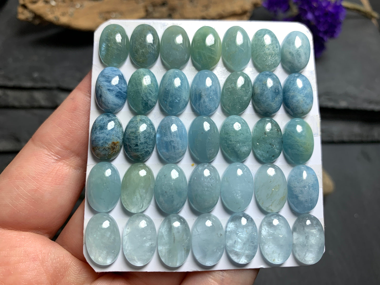 Aquamarine oval 8x12mm cabochon - Calibrated cabochons
