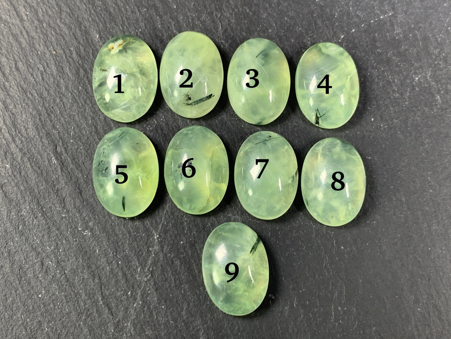 Prehnite oval 13x18mm Cabochon - Calibrated cabochons
