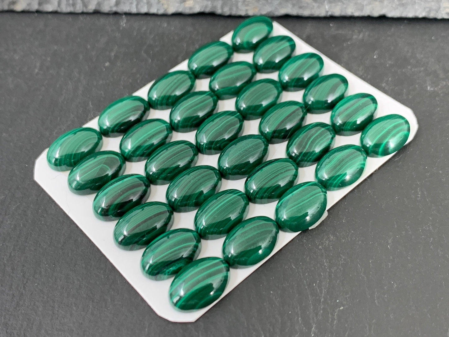 Malachite oval 8x12mm cabochon - Calibrated cabochons