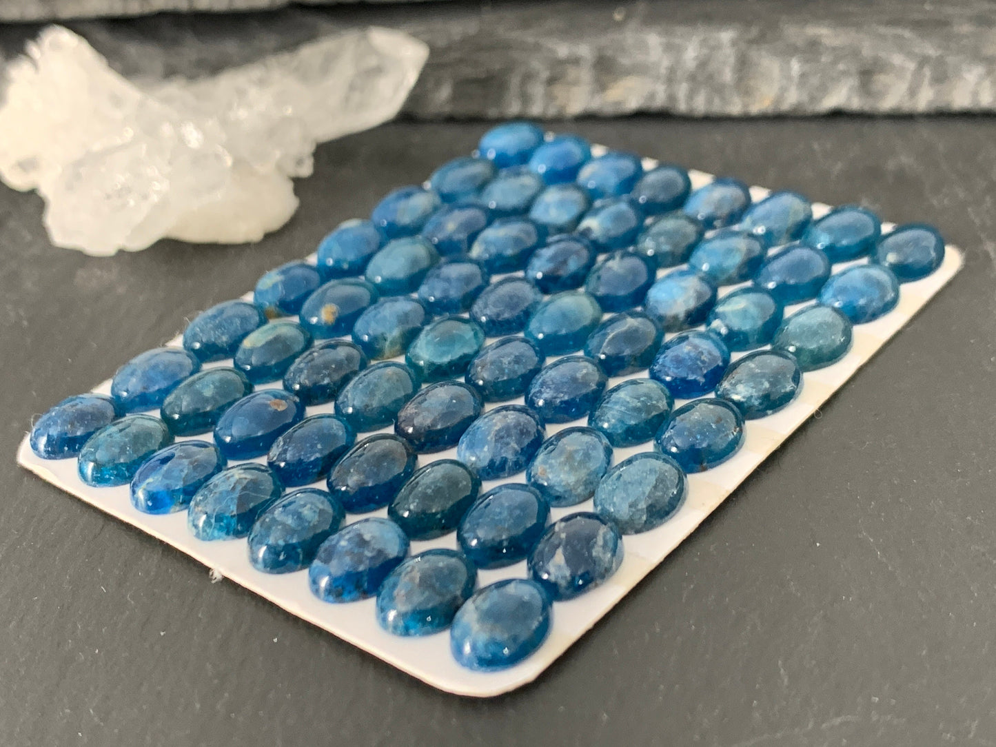 Blue Apatite oval 6x8mm cabochon - Calibrated cabochons