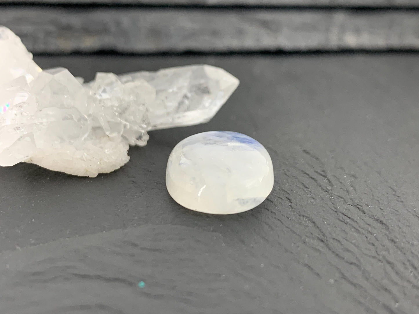Rainbow Moonstone oval 20x14x6mm cabochon