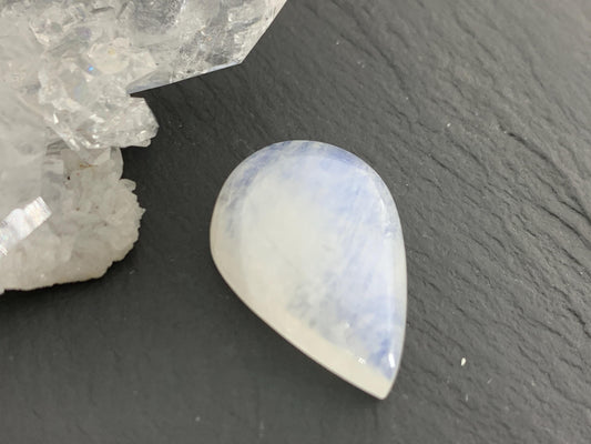 Rainbow Moonstone 22x15x8mm cabochon