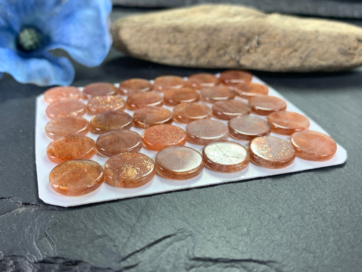 Flat Gold Sunstone round 12mm cabochon - Calibrated cabochons