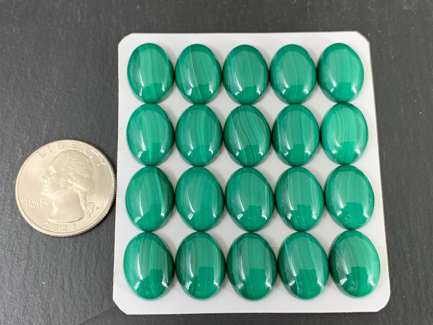 Malachite oval 12x16mm cabochon - Calibrated cabochons