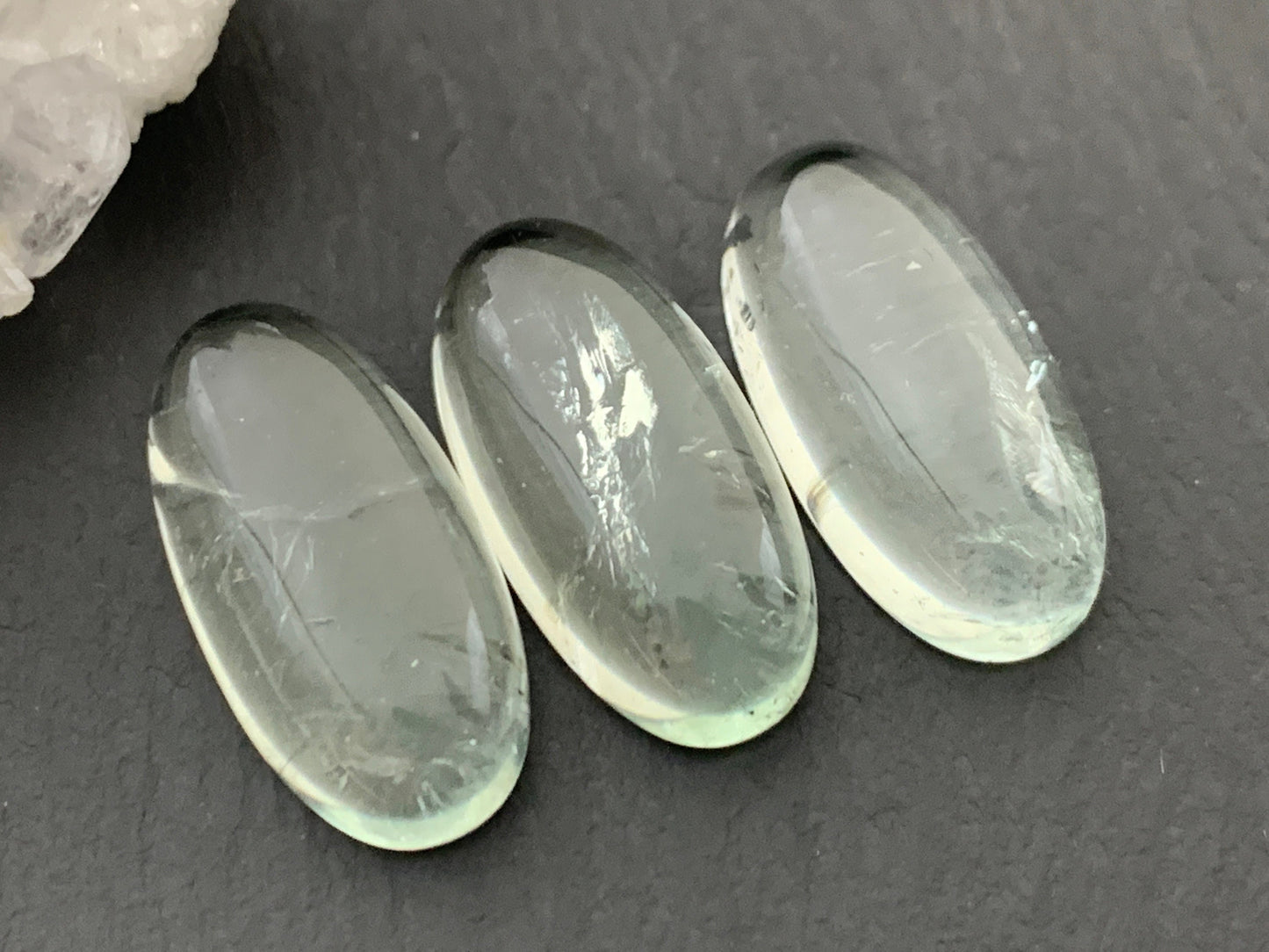 Green Amethyst oval 10x20mm cabochon - Calibrated cabochons