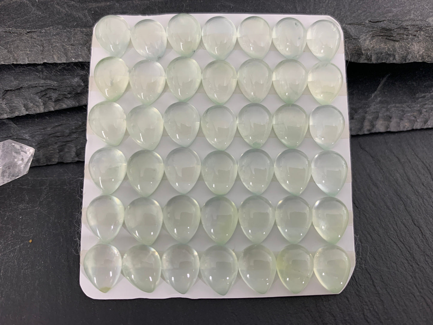 Prehnite pear 8x10mm cabochon - Calibrated cabochons