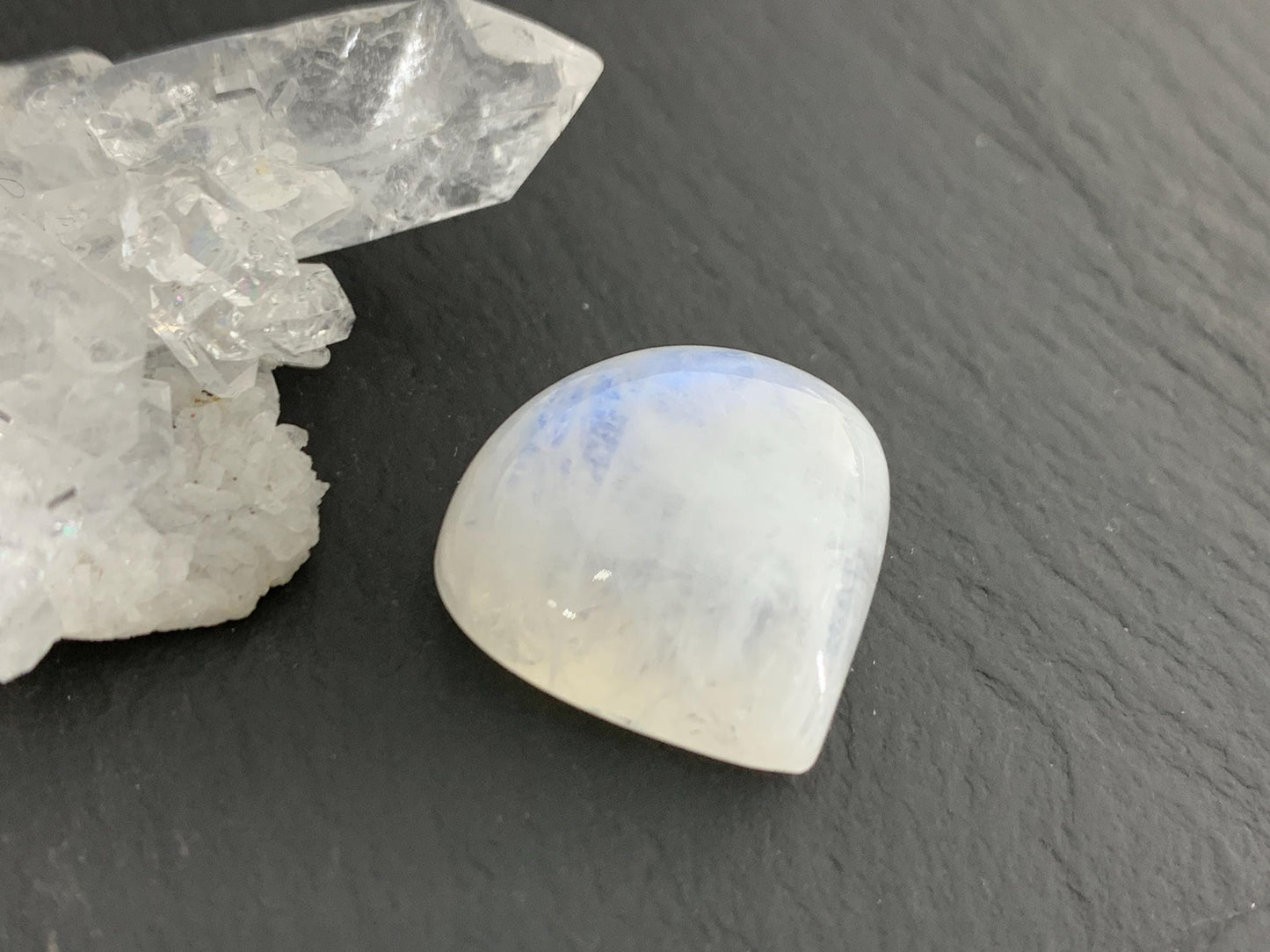 Rainbow Moonstone pear 18x19x10mm cabochon