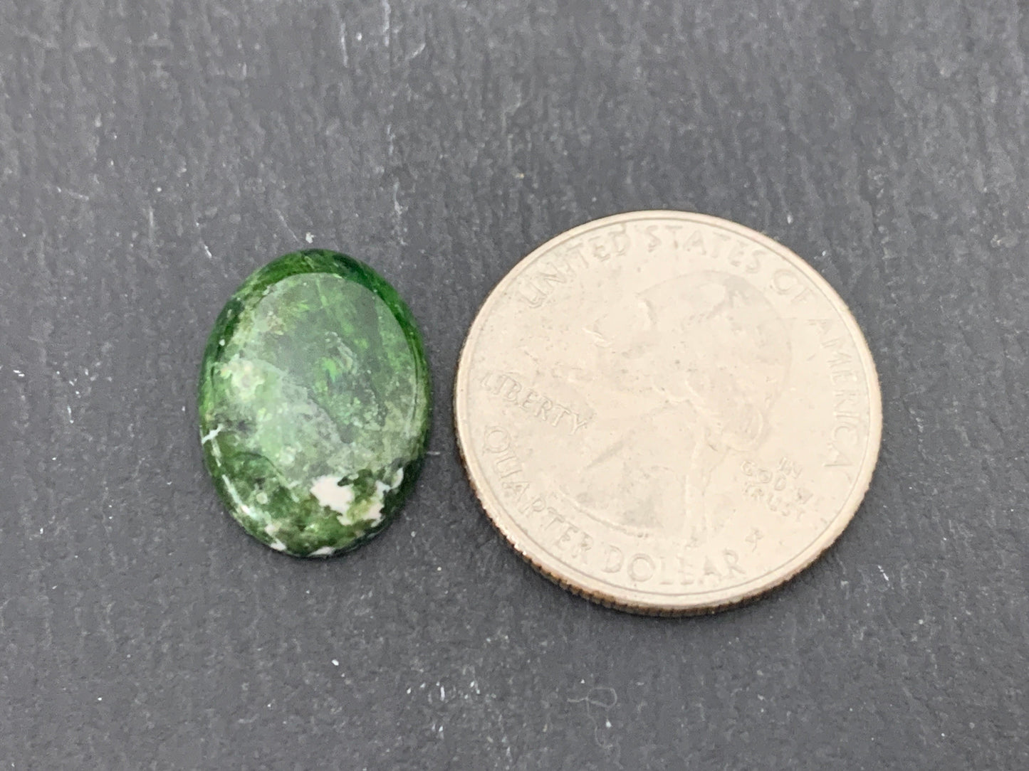 Chrome Diopside Oval 13x18mm cabochon - Calibrated cabochons