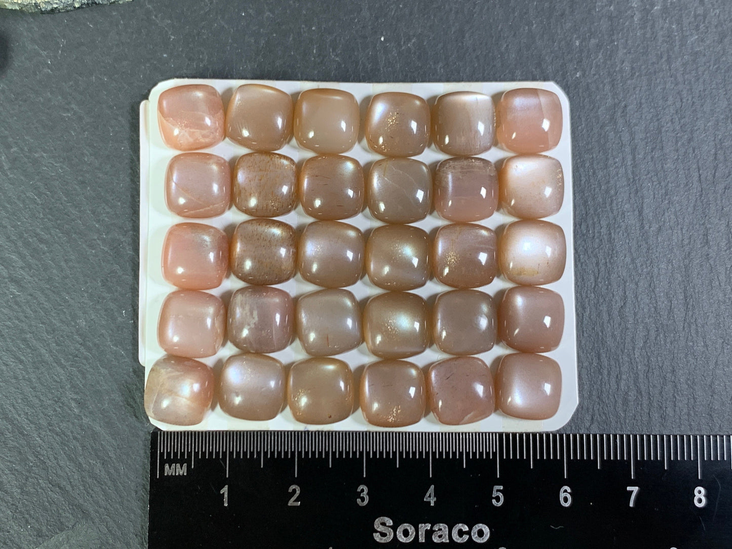 Goldsand Moonstone square 10mm cabochon