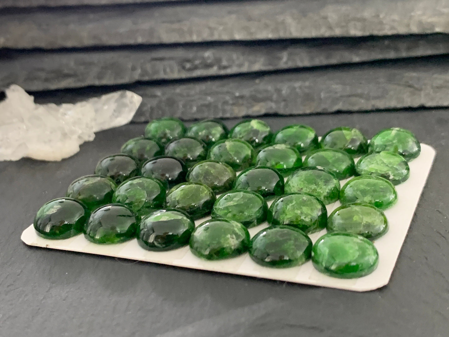 Chrome Diopside round 12mm cabochon - Calibrated cabochons