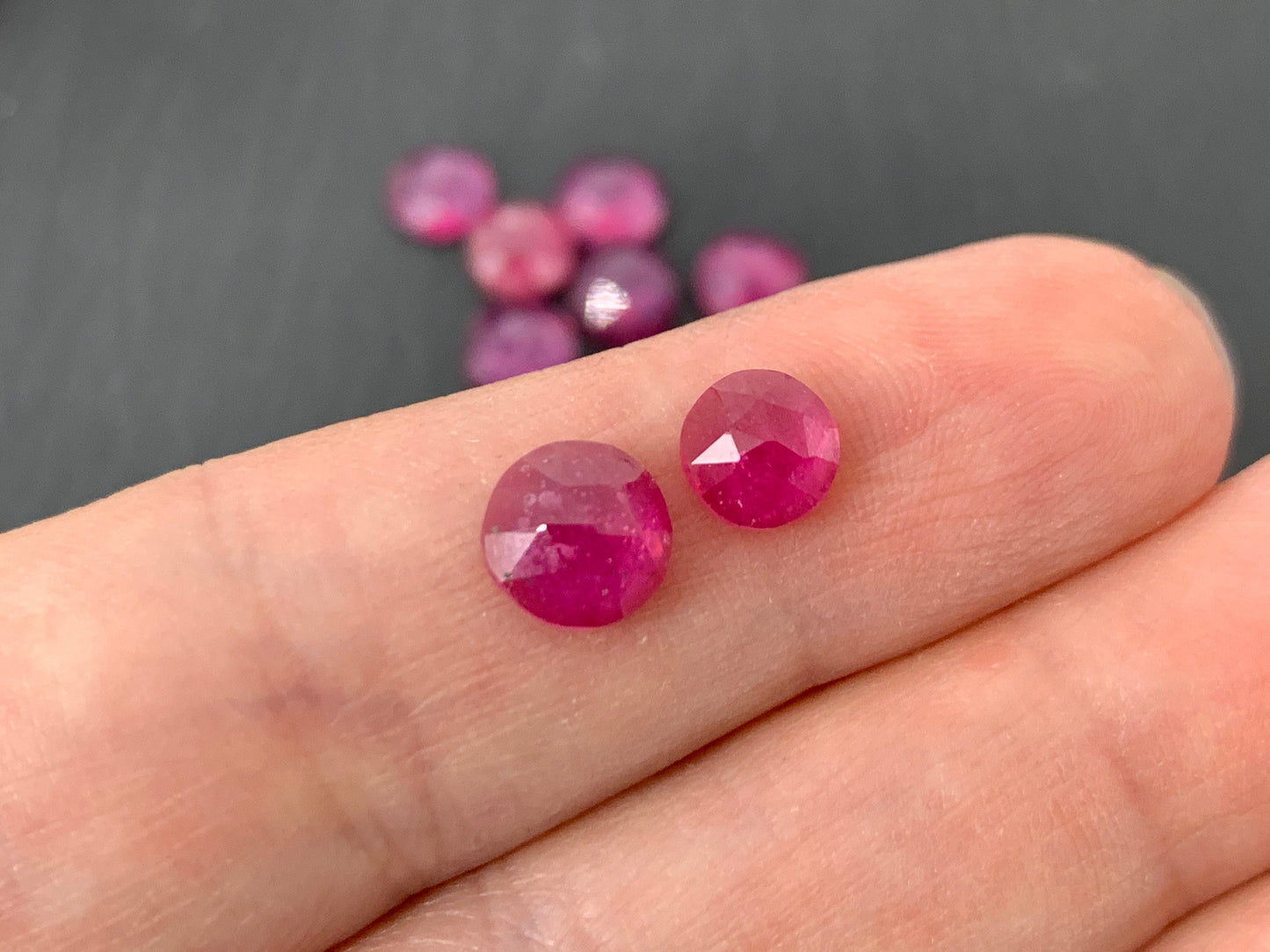 Faceted Thailand Sapphire round 6mm, 7mm cabochon