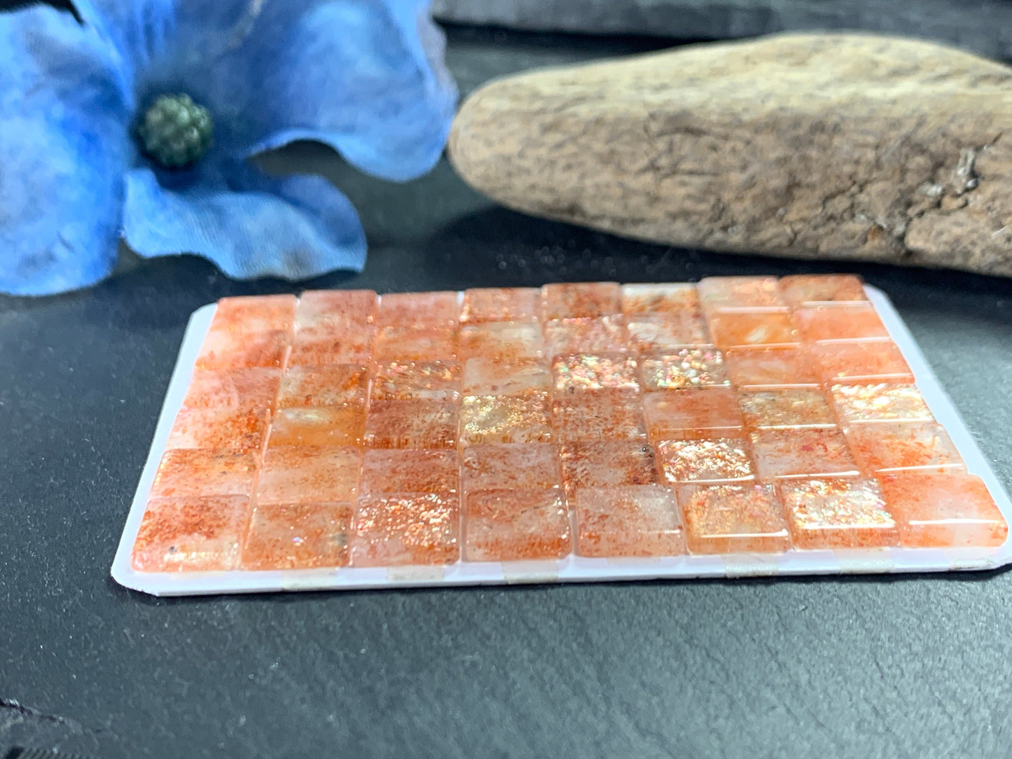 Flat Sunstone square 8mm cabochon - Calibrated cabochons