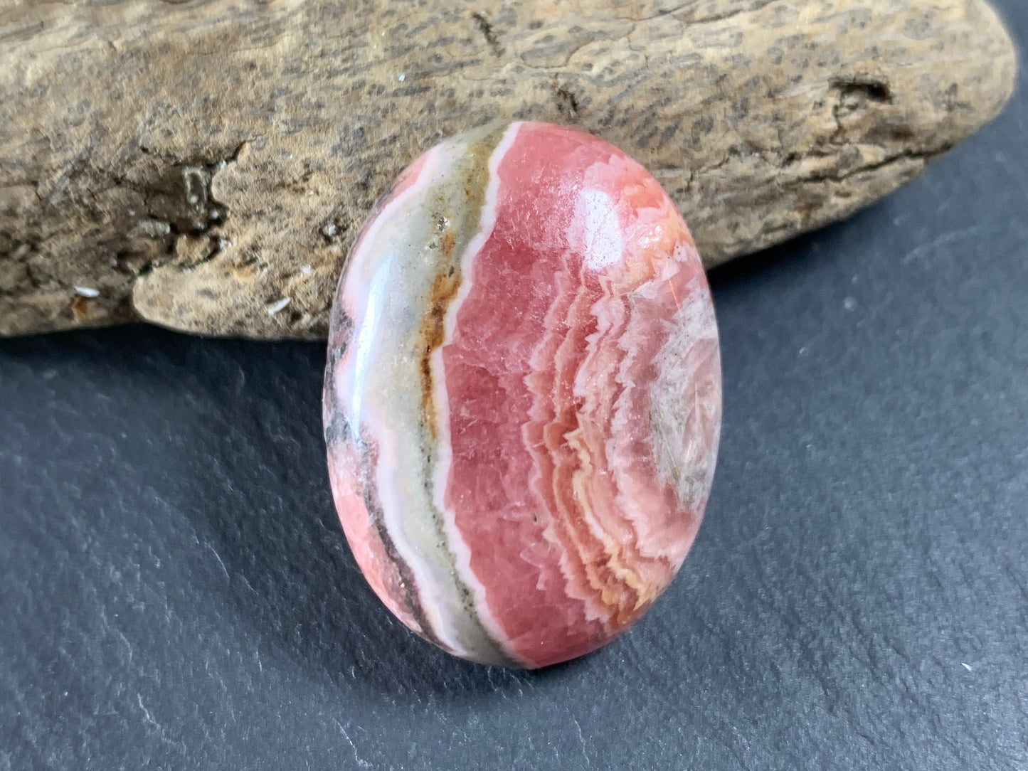 Rhodochrosite oval 22x30mm cabochon