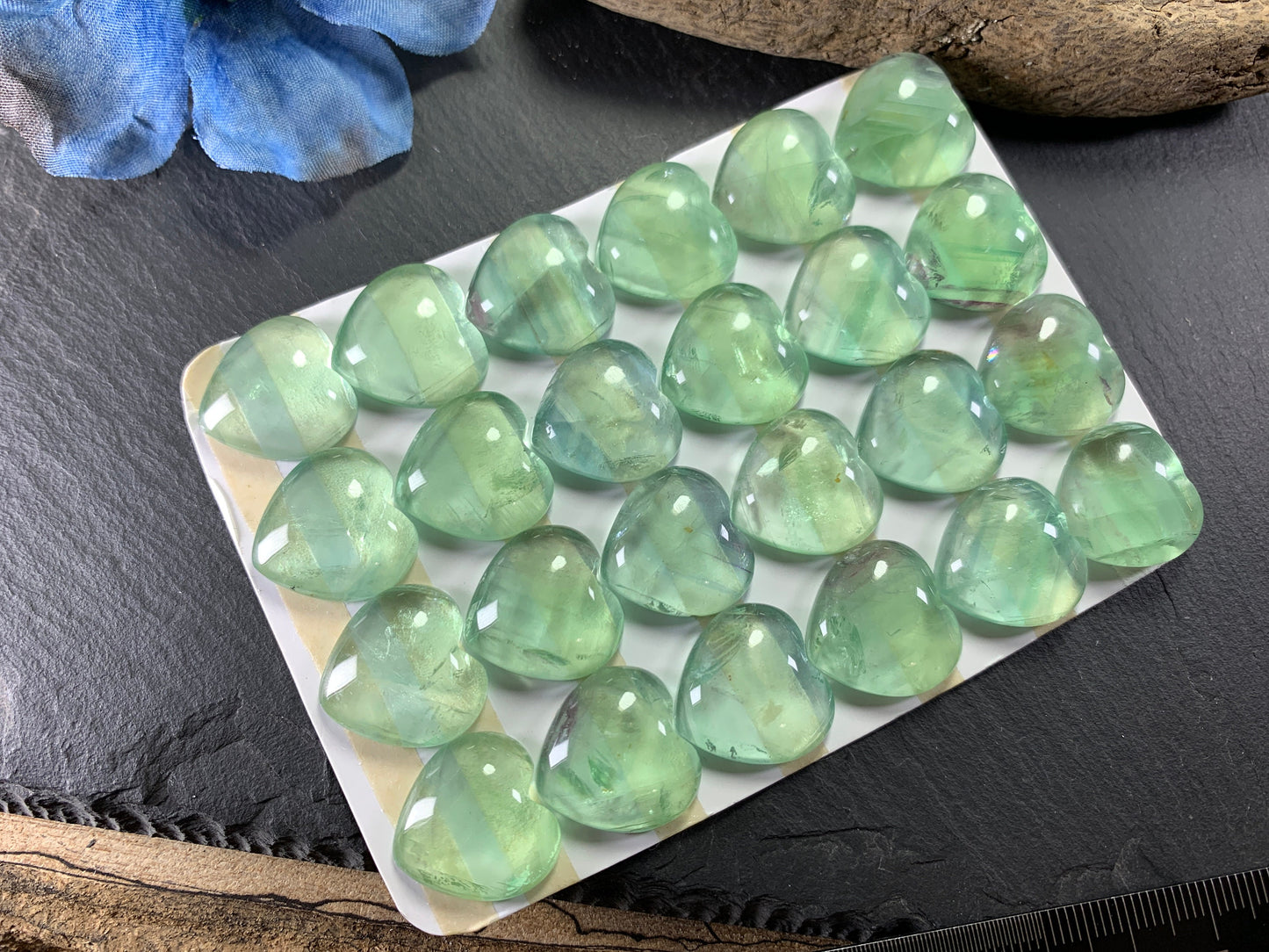 Green Fluorite heart 18mm cabochon - Calibrated cabochons